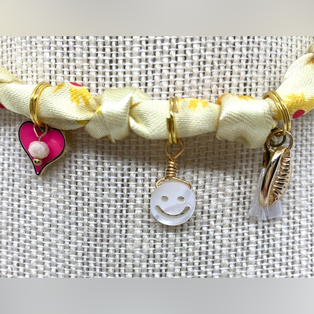 Yellow Pink Mod Flower Pattern Satin Scarf Necklace Gold Charm Boho Preppy Retro - Picture 6 of 9